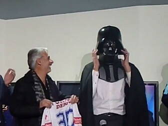 Mexican club dress their new s...